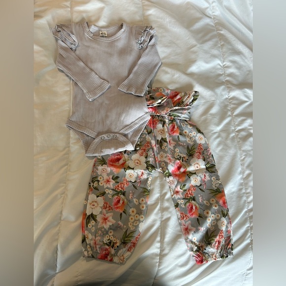 Grey and pink baby bodysuit and pants set - Picture 1 of 4